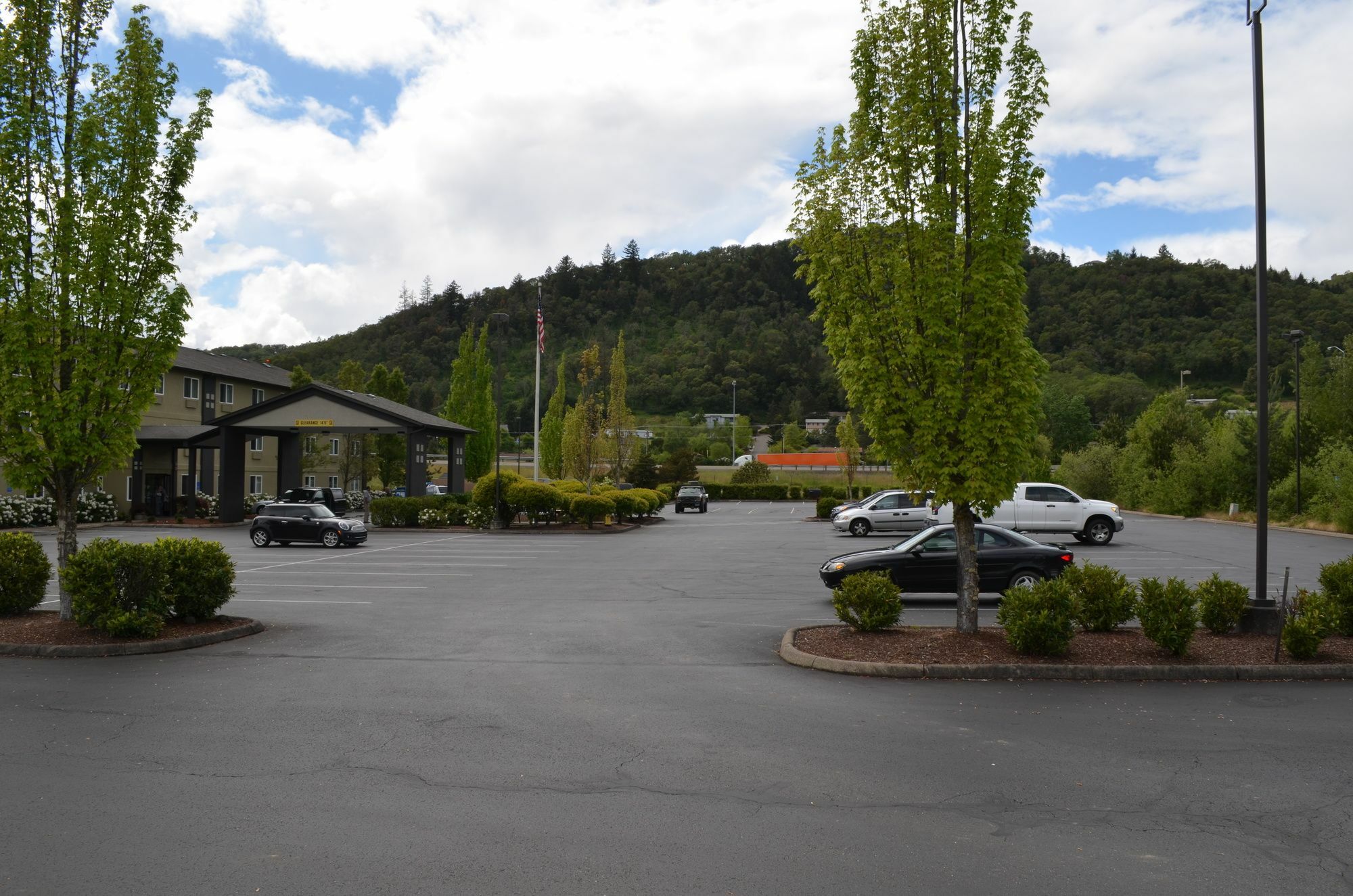 Super 8 By Wyndham Roseburg Hotel Exterior photo