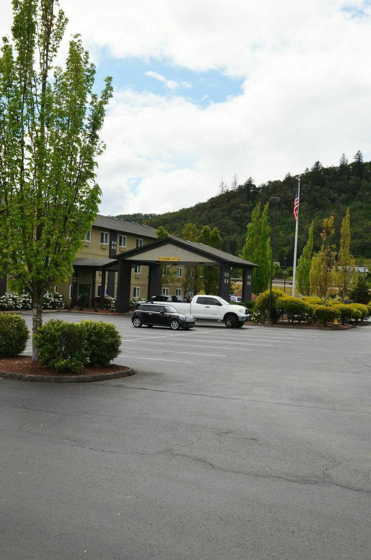 Super 8 By Wyndham Roseburg Hotel Exterior photo